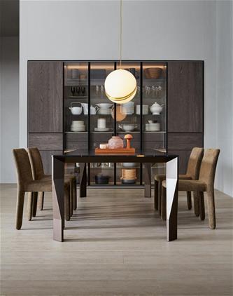 Design library Molteni 505 with glass doors in a dining room containing dish-ware.