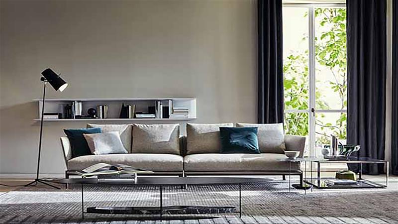 Linear composition of the Chelsea sofa in cream color